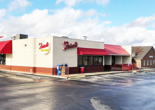 Freestanding Restaurant: 136 N Keeneland Dr, Richmond, KY 40475